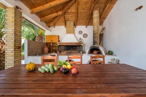 Shared lounge/TV area, Helen & Theo Studios in Zakynthos Island