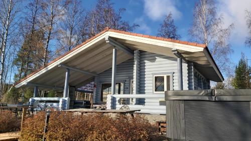 Järvenrantamökki Himoksella poreammeella - Apartment - Jämsä