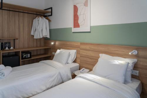2 twin beds