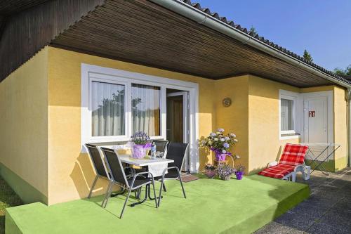  Bungalow in St Kanzian am Klopeler See with a terrace, Pension in Unternarrach