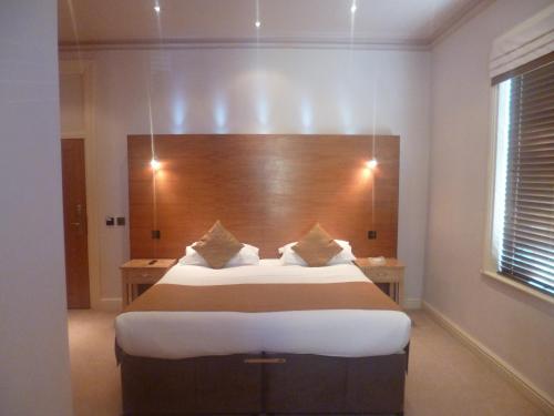 2 twin beds