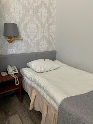 Single Room room in NB Hotel with Free Parking