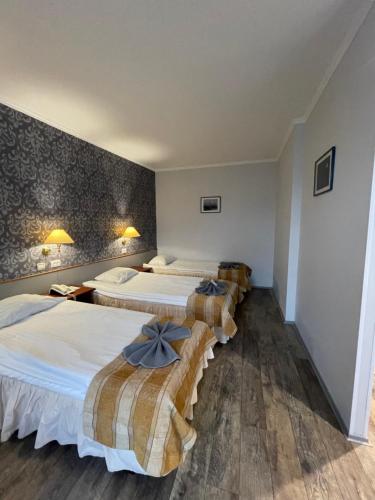 NB Hotel with Free Parking - image 3
