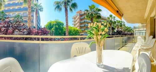 Ana Village piscina y amplia terraza