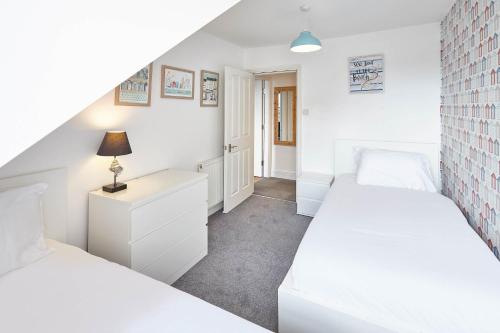 Host & Stay - The Whitby Pearl