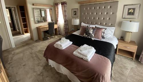 Saltire 59 2-Bed with hot tub lodge