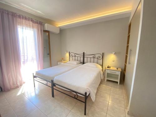 Louvre Hotel - image 12