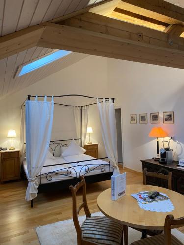 Classic Rooms by Carlton-Europe Vintage Adults Hotel