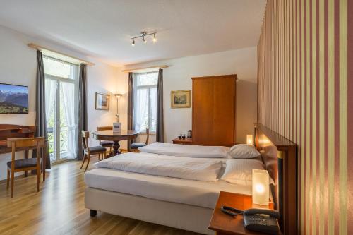 Classic Rooms by Carlton-Europe Vintage Adults Hotel - image 13