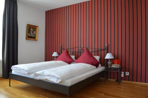 Classic Rooms by Carlton-Europe Vintage Adults Hotel