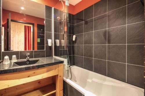 Privilege Room (2 adults + 1 child)