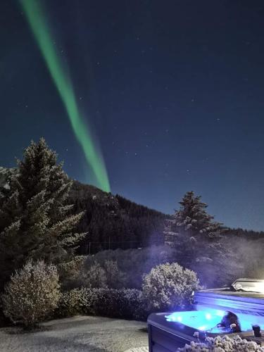 Banpim hillside Lofoten with Jacusszi - Apartment - Gravdal