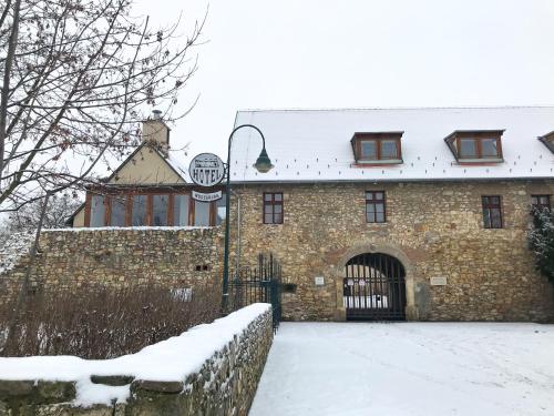 Huszárvár Hotel Kastélyszálló