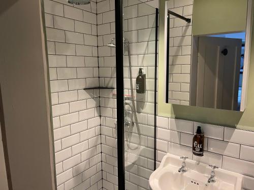 Impeccable 4-Bed Apartment in Central Bath