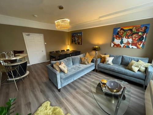 Impeccable 4-Bed Apartment in Bath, Bath