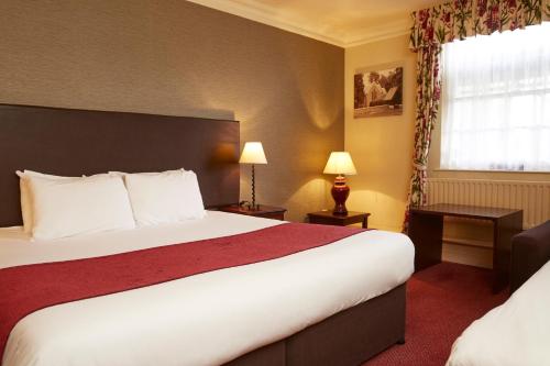 Two Brewers Hotel by Greene King Inns - main image