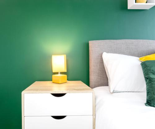 A Stylish City Centre Apartment w/Wifi/Parking