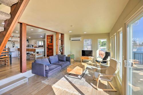 Lakefront Cabin w/ Patio & Views in Lake Norden in Arlingtona