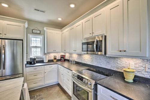 Scenic Sanctuary in Lookout Mountain with Views! in Trenton, USA