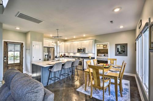 Scenic Sanctuary in Lookout Mountain with Views! in Trenton, USA