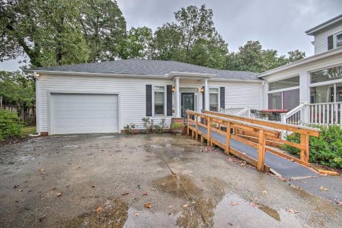 Charming Anderson Villa with Screened Porch! in 安德森