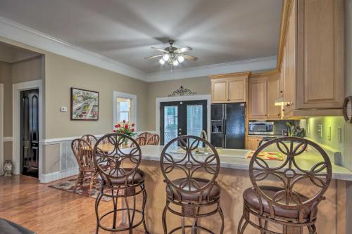 Charming Anderson Villa with Screened Porch! in 安德森