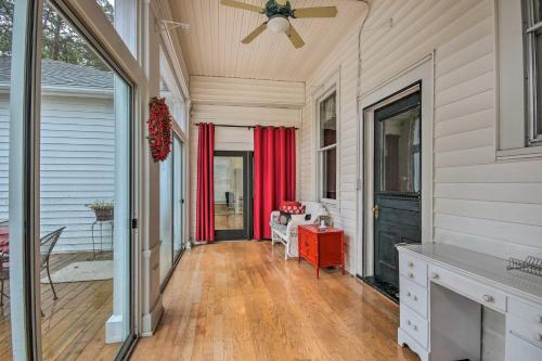 Charming Anderson Villa with Screened Porch! in 安德森