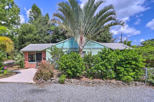 Vibrant Rockledge Home about 2 Mi to Cocoa Village!