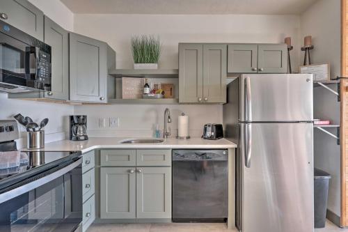 Silverthorne Condo with Pool and Hot Tub Access! in Silverthorne, USA