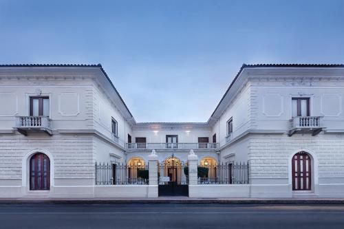 324589534 Hotel la Perla Leon