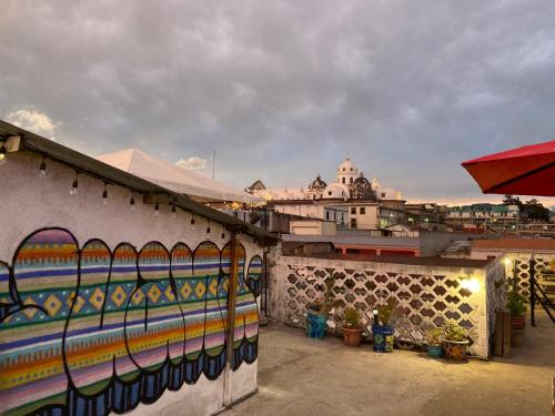 Balcony/terrace, Kasa Kiwi Hostel & Travel Agency in Quetzaltenango