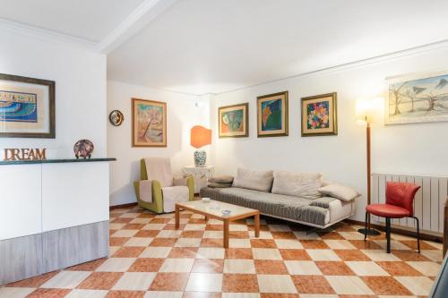 GuestHost - Via Etnea Cozy Apartment with Balcony