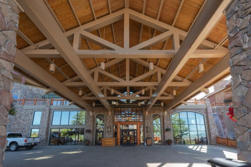 Westgate Park City Top Floor Superior Ski In Ski Out Studio Pool Spa Gym thumb 2