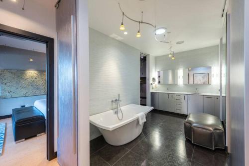 Apartment image 6