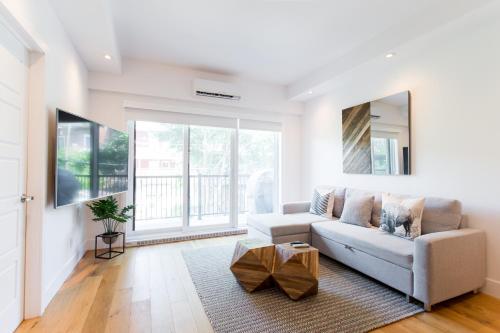 Exquisite Modern Condo in Little Italy by Den Stays in Rosemont-La Petite-Patrie