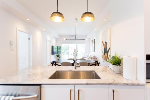 Exquisite Modern Condo in Little Italy by Den Stays in Rosemont-La Petite-Patrie