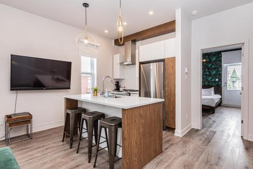 2 Bedroom Luxury in the Mile End by Den Stays