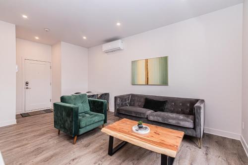 2 Bedroom Luxury in the Mile End by Den Stays