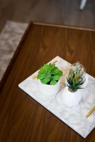 Perfectly Located Mile End 2 Bdr Unit by Den Stays