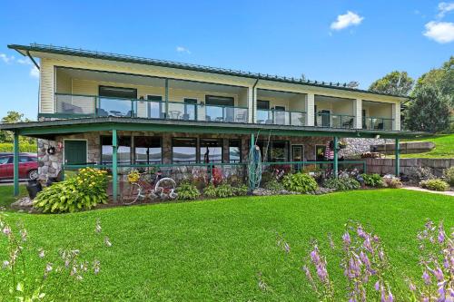 A szálláshely kívülről, Baptiste Lake Lodge in Highland Grove (ON)
