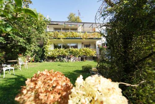 Ferienwohnung im Haus Lotus mit großem Balkon und Garten