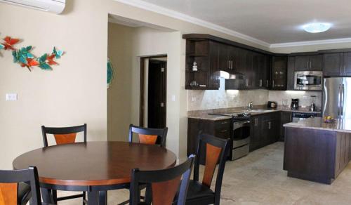 Cozy and Luxurious 2 bedroom apartment - image 4