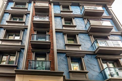 SALA SUITES - image 9