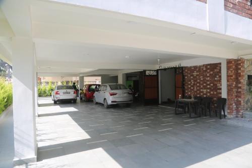 The Palatial Homes- Luxury 3BHK Homestay in Dehradun