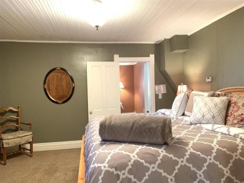 Red Lodge Town Cottage - image 8