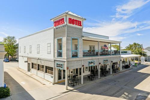 Hotel Whiskey in Pass Christian - image 13