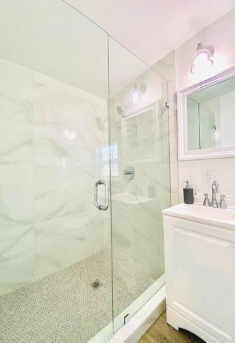 Private Tiny House for 1 or 2 near Downtown Delray and Beach in Delray Beach, USA