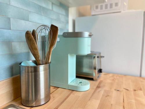 Private Tiny House for 1 or 2 near Downtown Delray and Beach in Delray Beach, USA