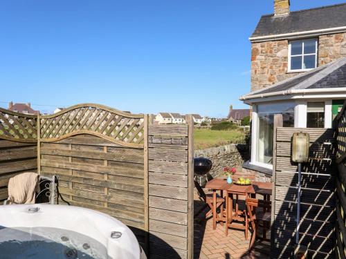 Tyn Towyn - The Stables - image 3