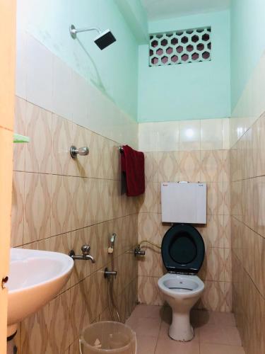 Bathroom, New AS Tourist Home Aluva in Aluva